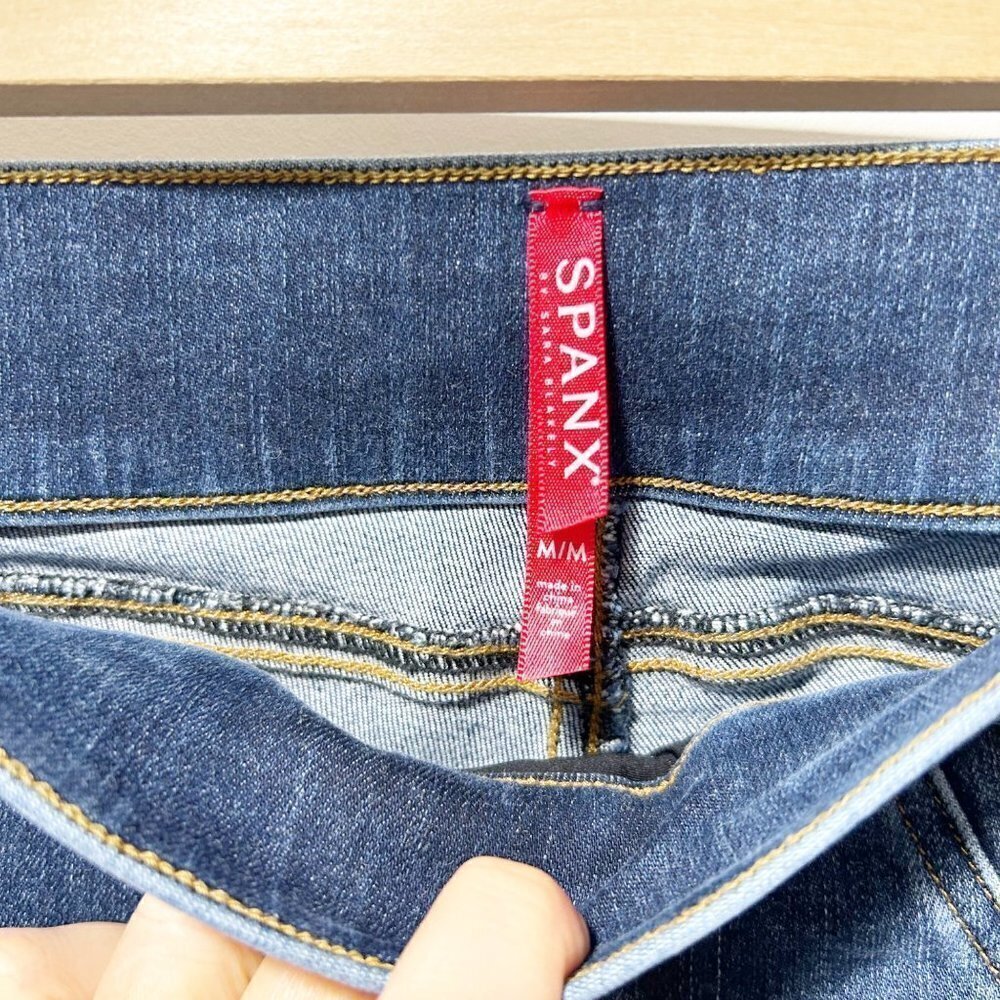 🌷Sale Spanx Distressed Ankle Skinny Jeans Size Medium Medium Wash Released Hem - Picture 9 of 14